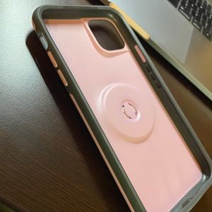 iPhone 11 Max Pro Otterbox popsocket case